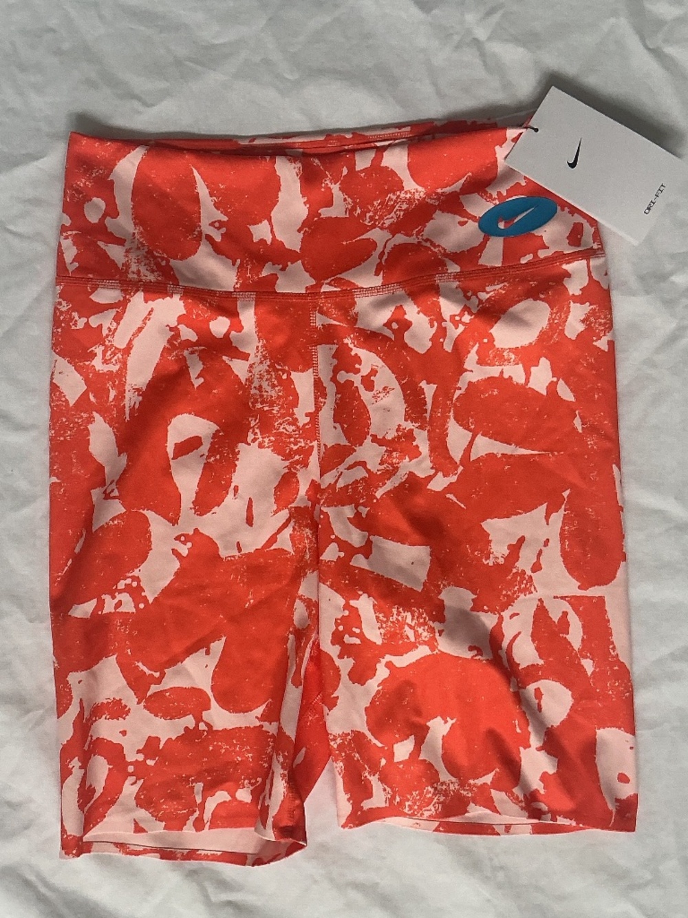 Nike One Luxe Short 7” women’s sz S NWT